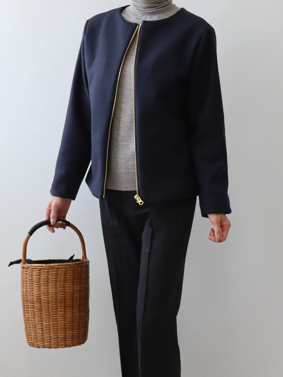 [802] One-hook jacket