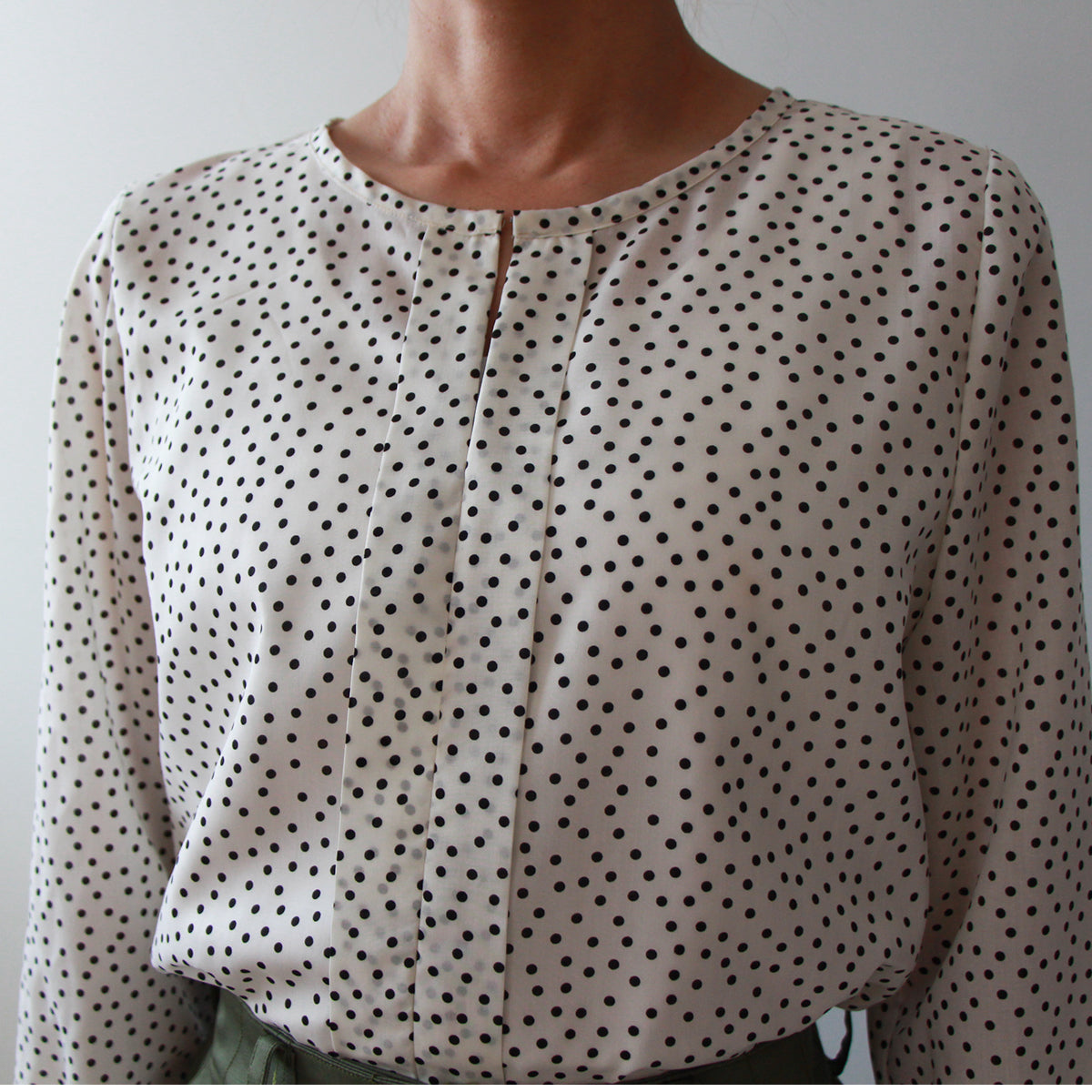 【709】センタータックブラウス