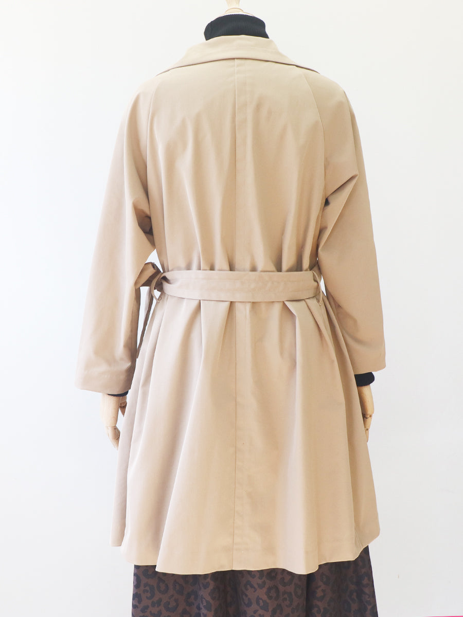 [569] Trench coat with yoke