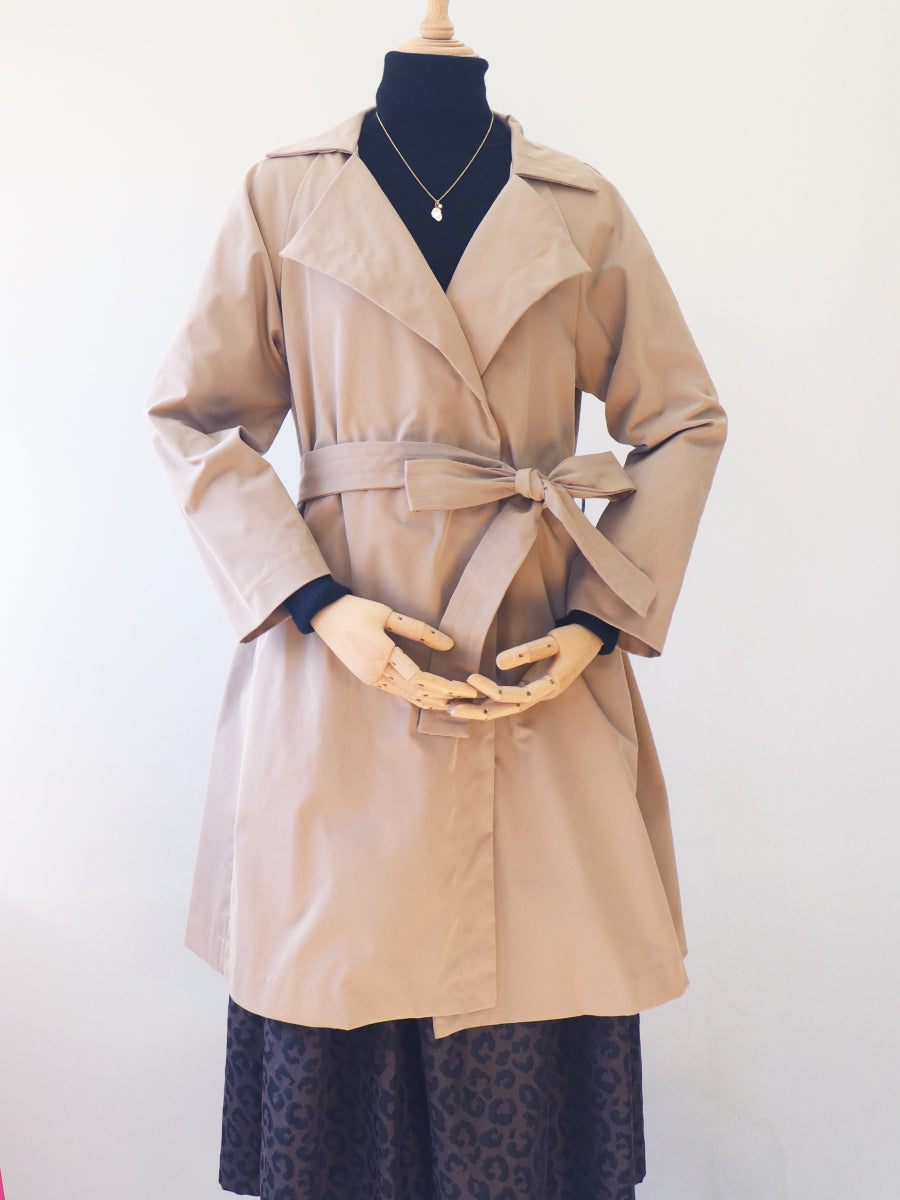 [569] Trench coat with yoke