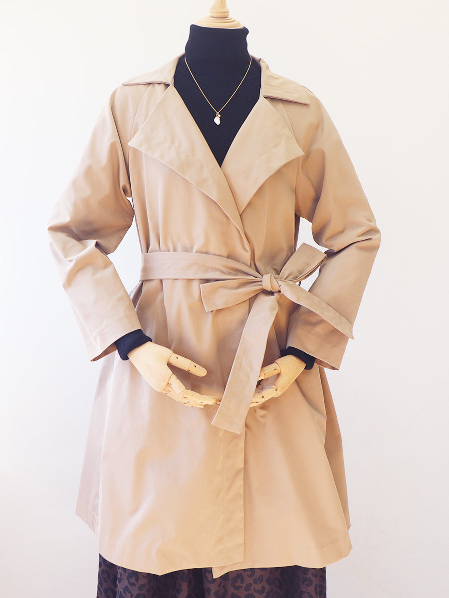 [569] Trench coat with yoke