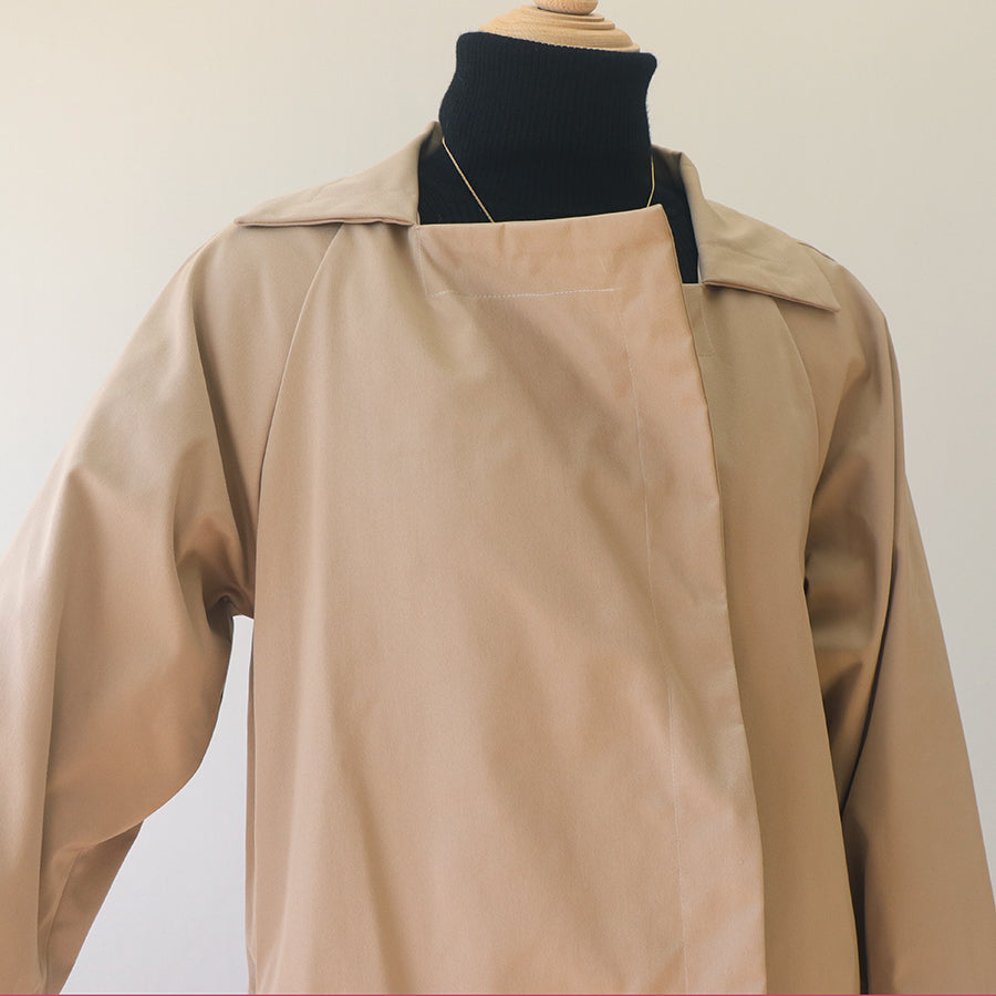 [569] Trench coat with yoke