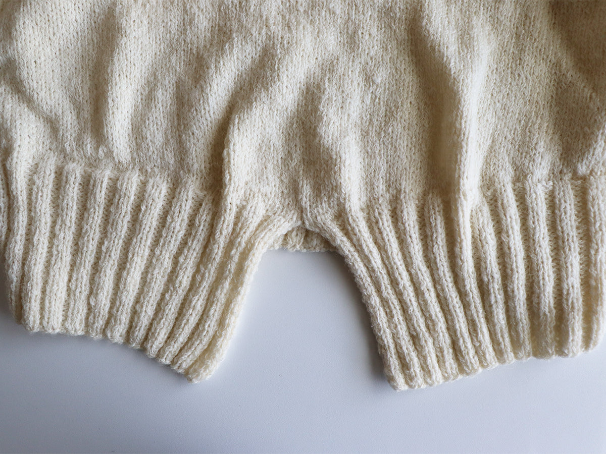 Hand-knitted drafting back slit over sweater [N53]