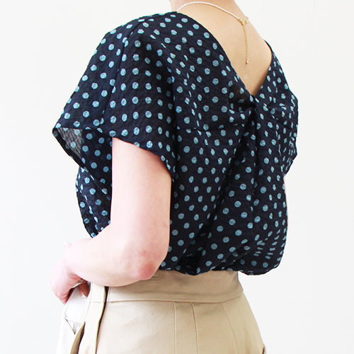 [673] Back twist blouse
