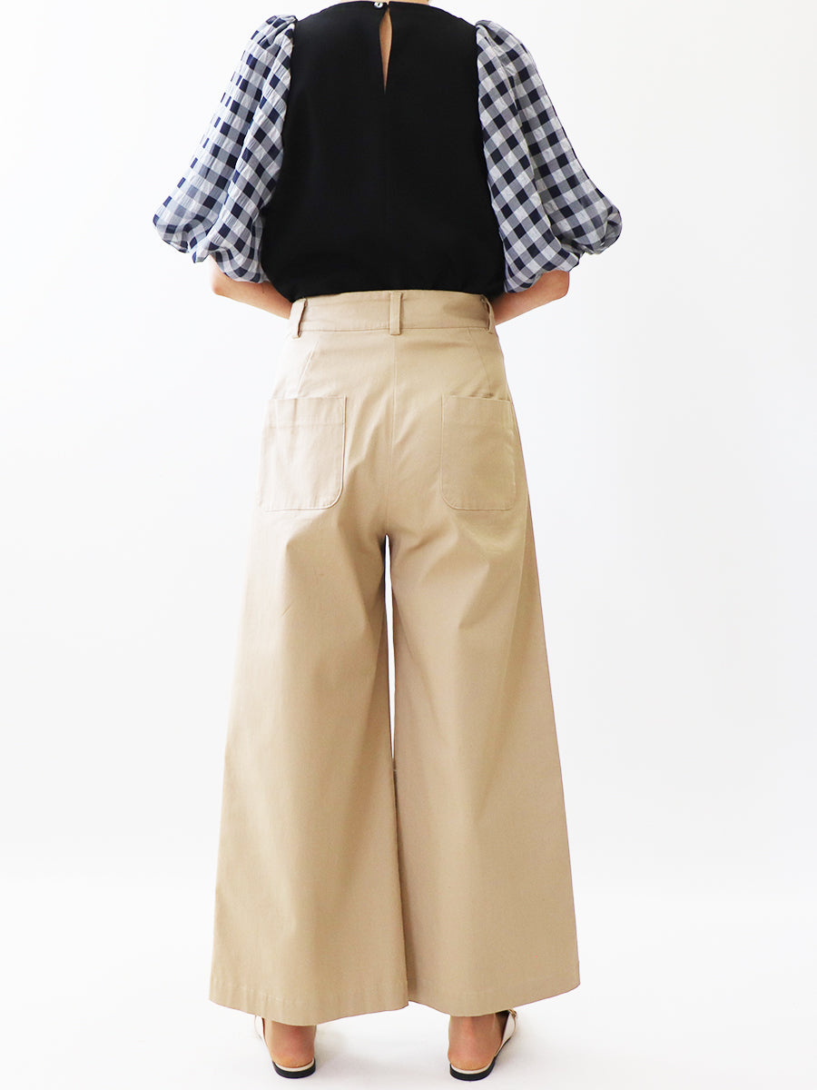 [625] Wide pants